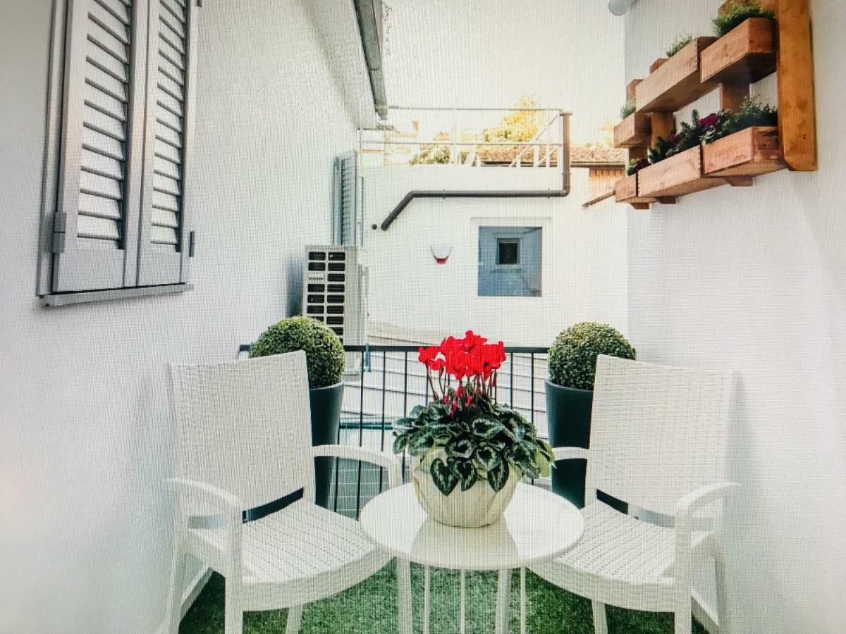 Booking Florence Exterior photo